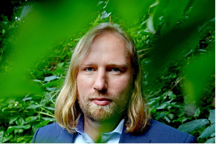 Mit Toni Hofreiter den Bio-Bauernhof erkunden