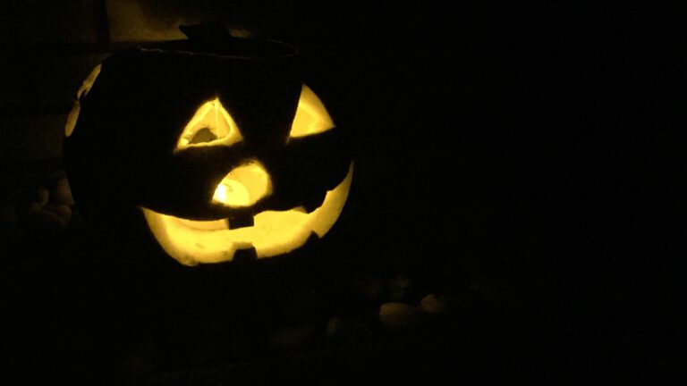 Neugierig? Wir bringen Licht ins Dunkel!