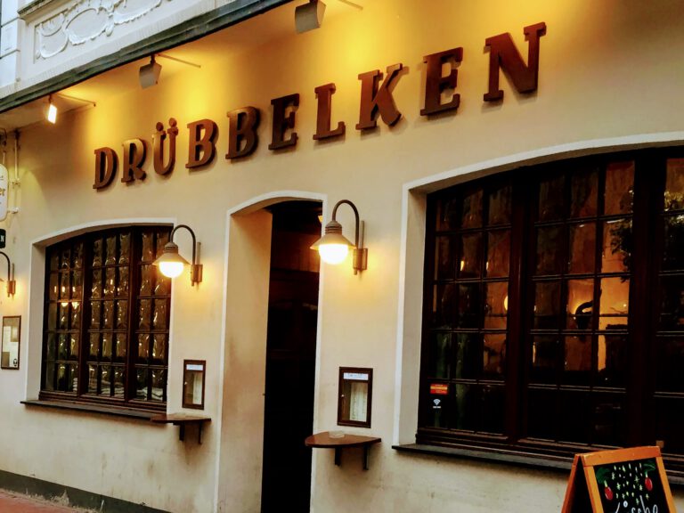 Stoßen wir zusammen auf das neue Jahr an!