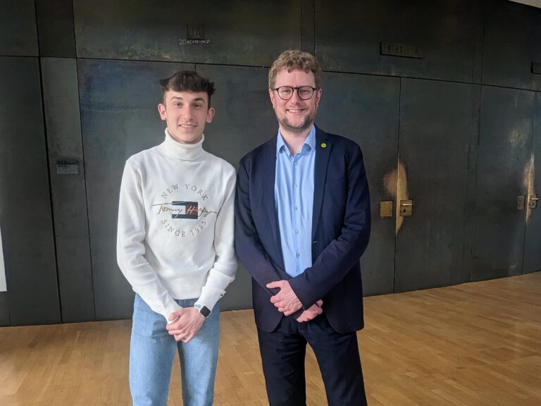 Praktikum im Landtag: 17-jähriger Schüler aus Gladbeck erhält Einblick in die Landespolitik