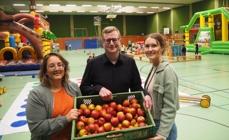 Grüner Besuch im „Sparkassen-Erlebnisland“